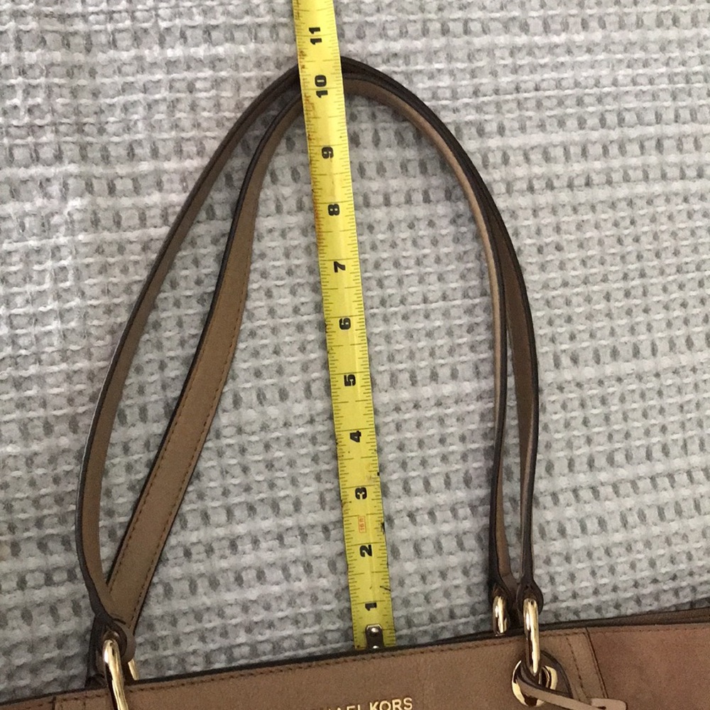 (SOLD).   Michael MICHAEL KORS Handbag - Picture 15 of 15
